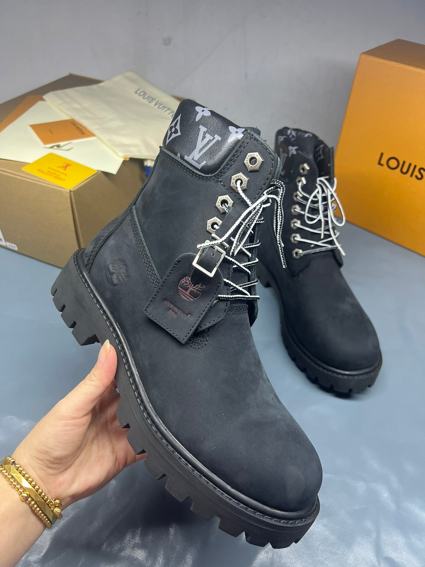 Z2Q105E383 Popular high-quality leather Boots
