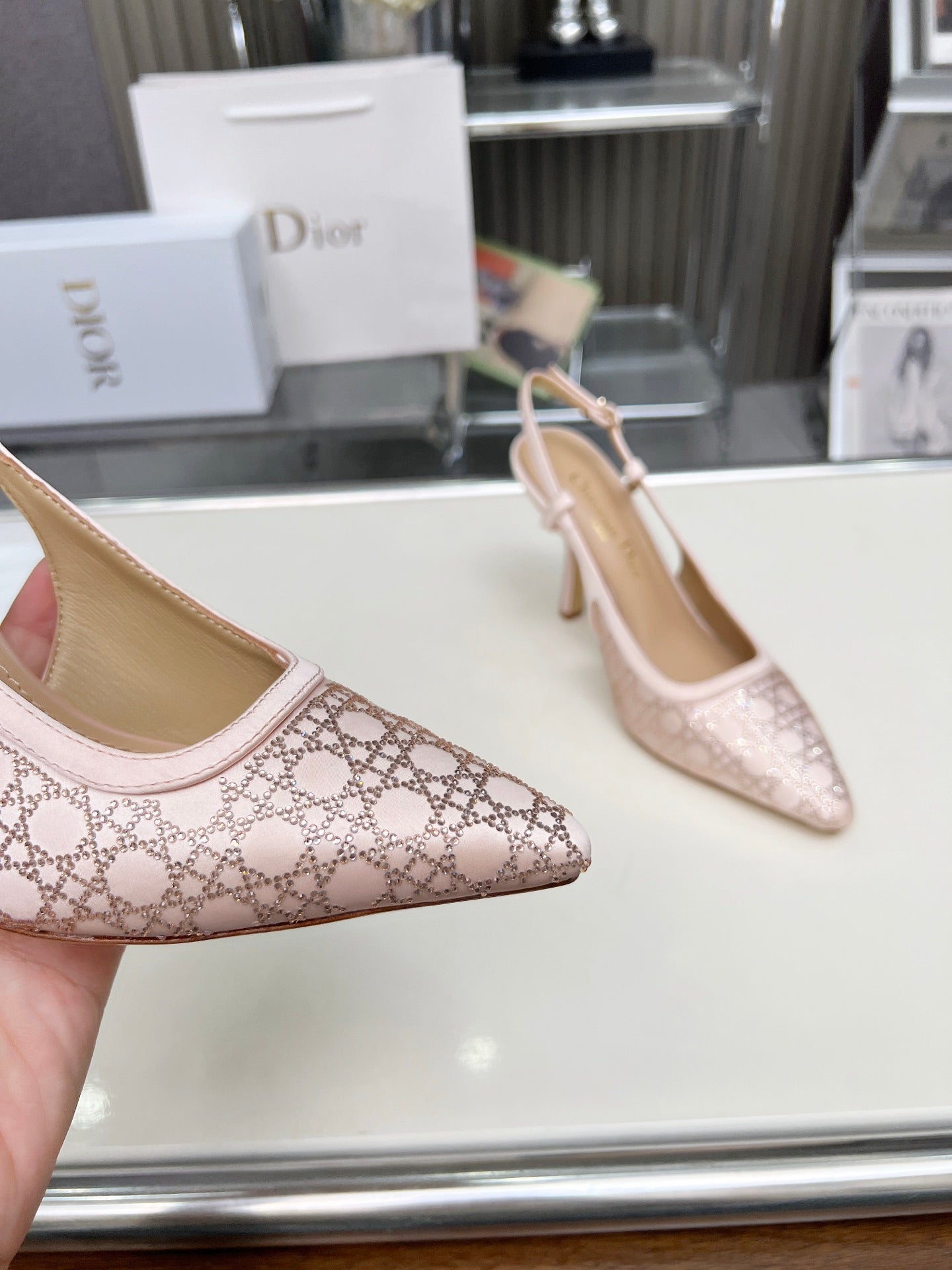 Z2Q95D116 Popular high-quality leather  High heels