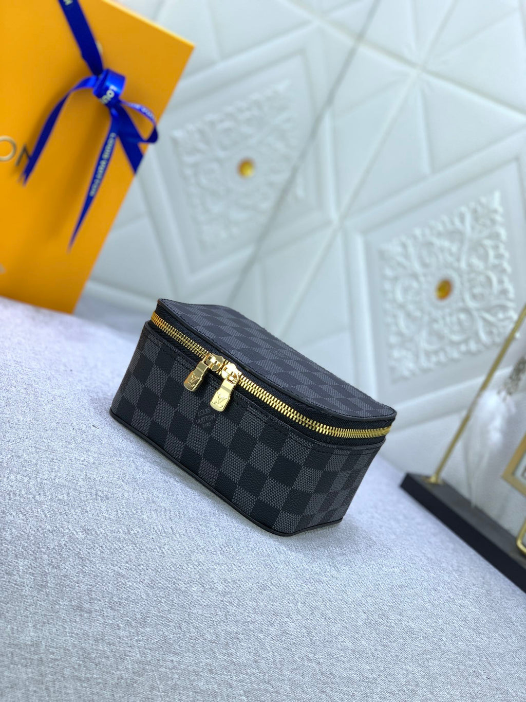 B1X34E272 Popular  leather bag 