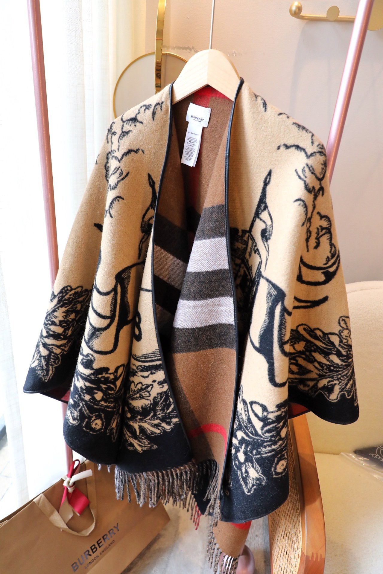 W1R86R8 Popular cape
