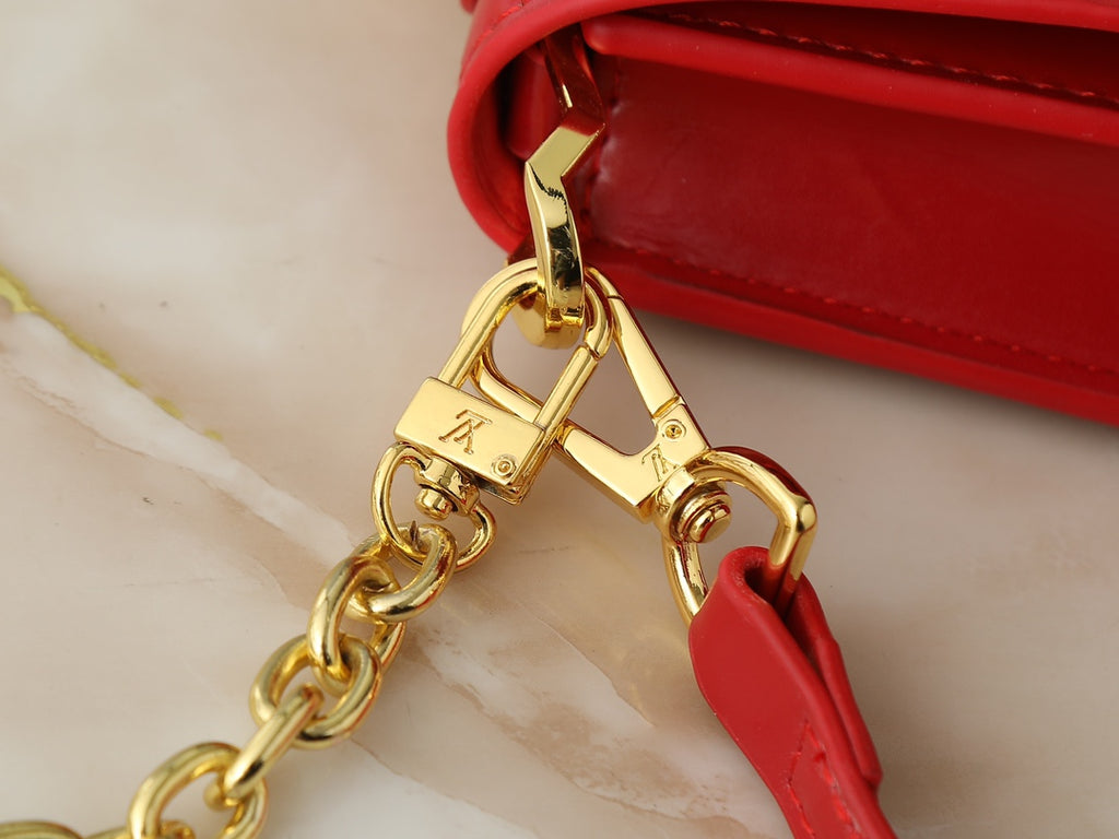 B1R15E145 Popular leather bag