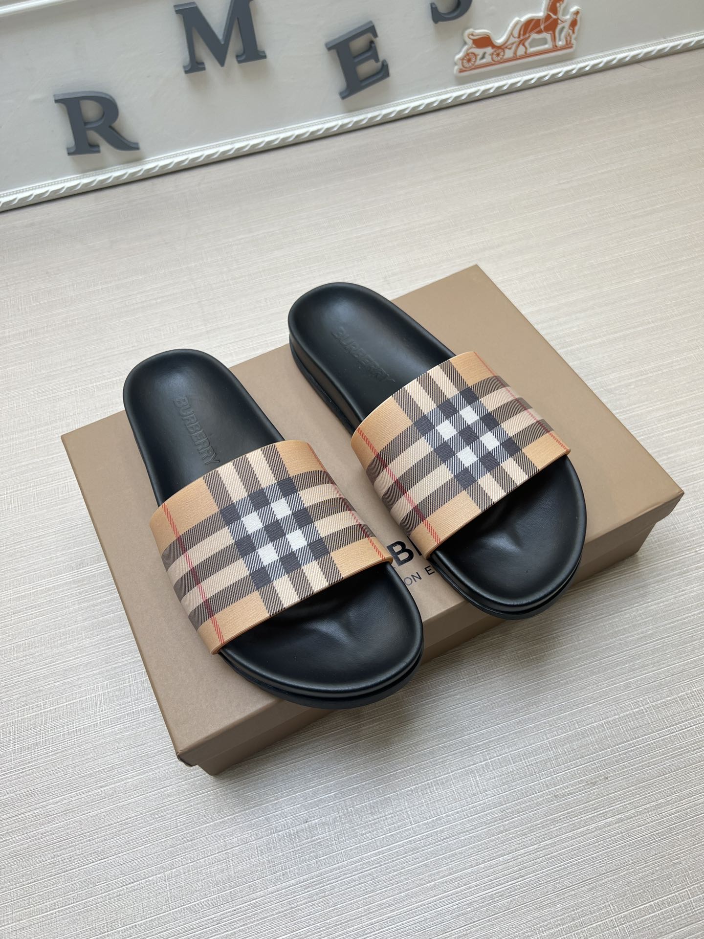 Z5ZR119 Popular slippers