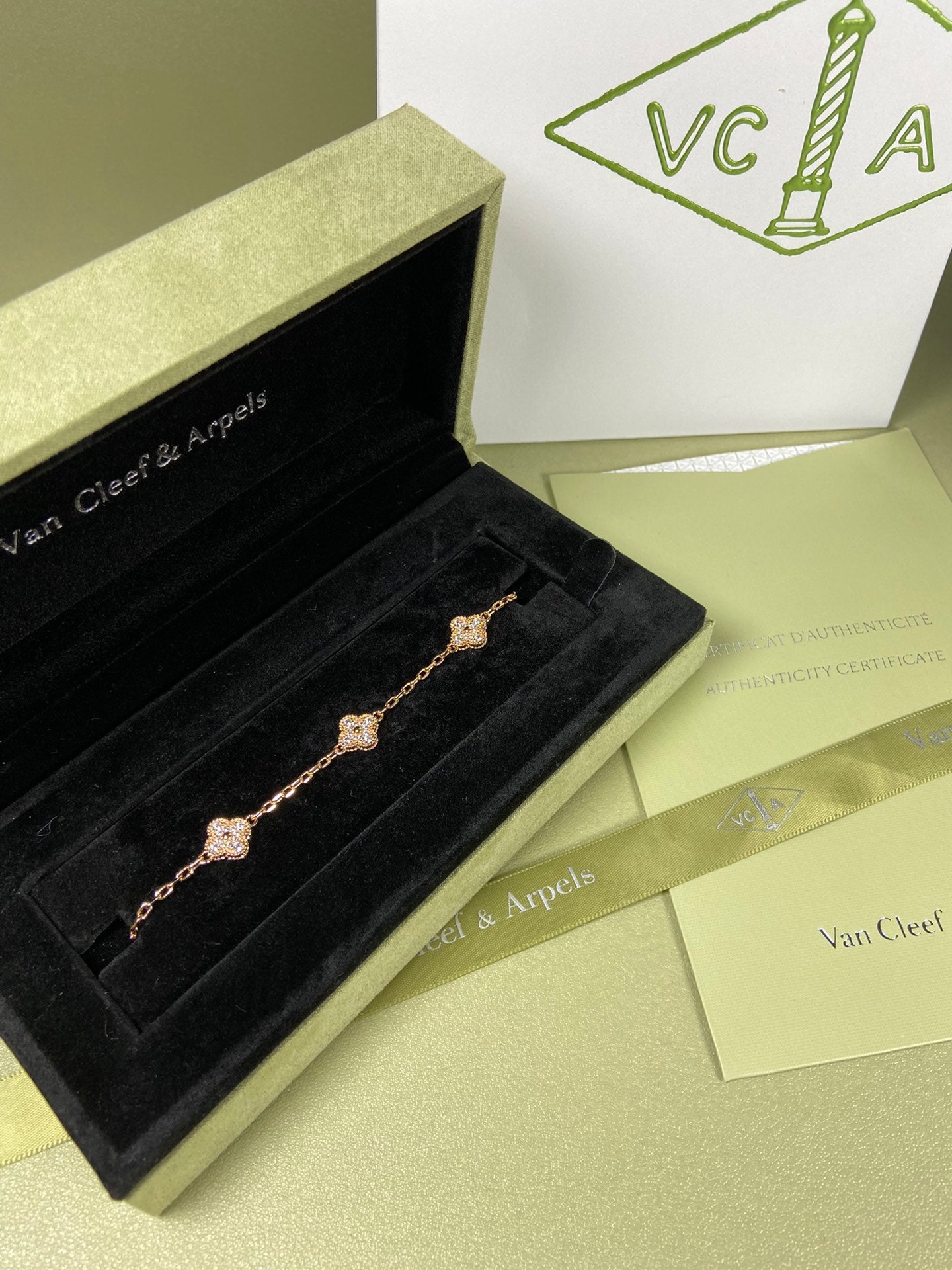 X5X94VA183K  Popular bracelets 6 flowers mini size 0.9cm flower
