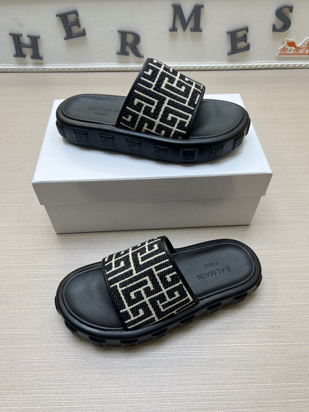 Z5ZA21 Popular slippers