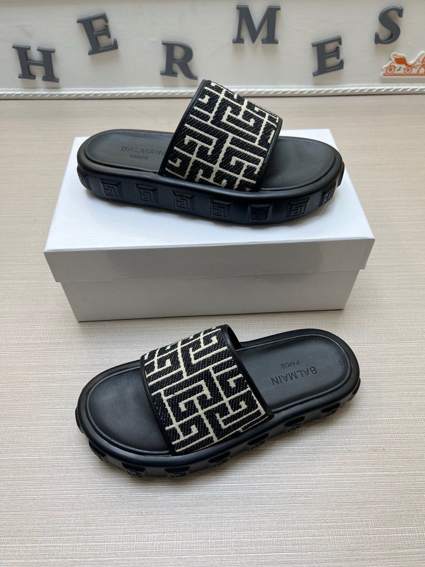 Z5ZA21 Popular slippers