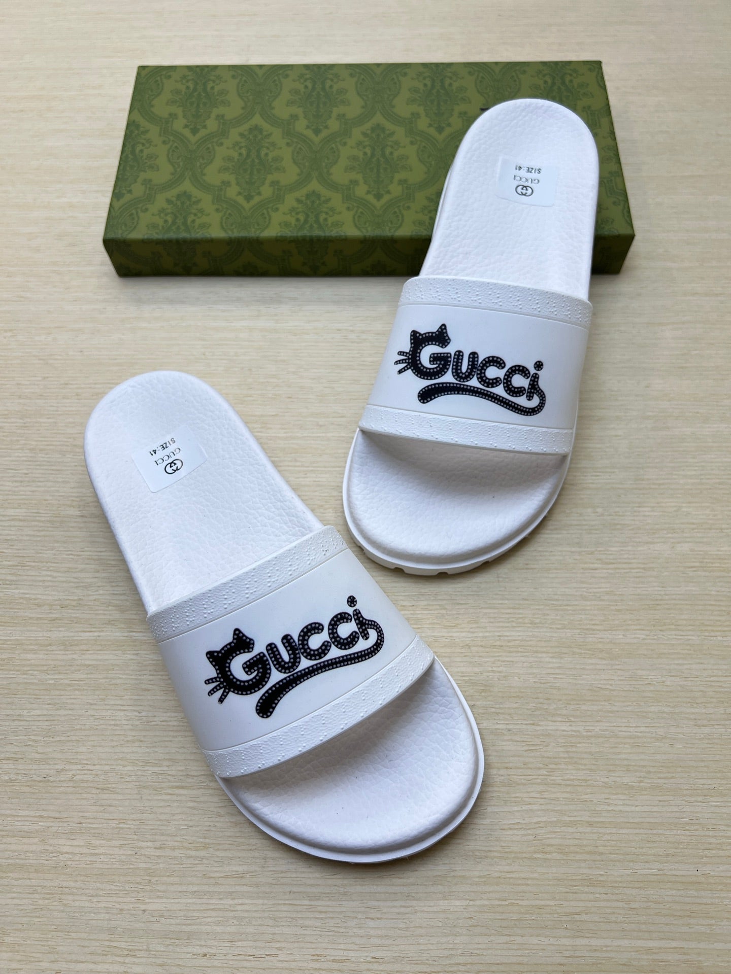 Z5R76B1 Popular Slippers