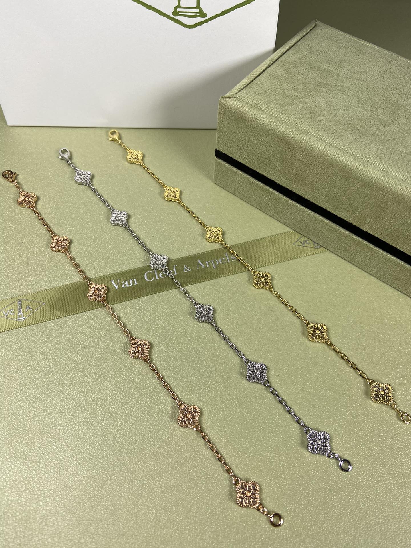 X5X94VA183K  Popular bracelets 6 flowers mini size 0.9cm flower