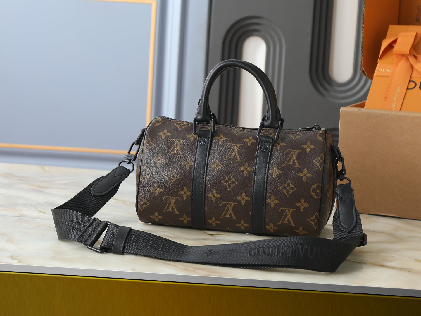 B1R76E53 Popular leather bag