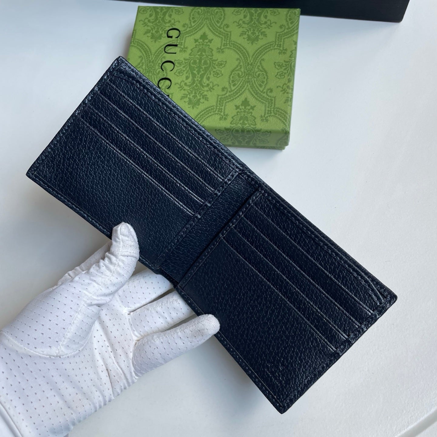 B1X46B7 Popular leather wallets ( with full packaging )