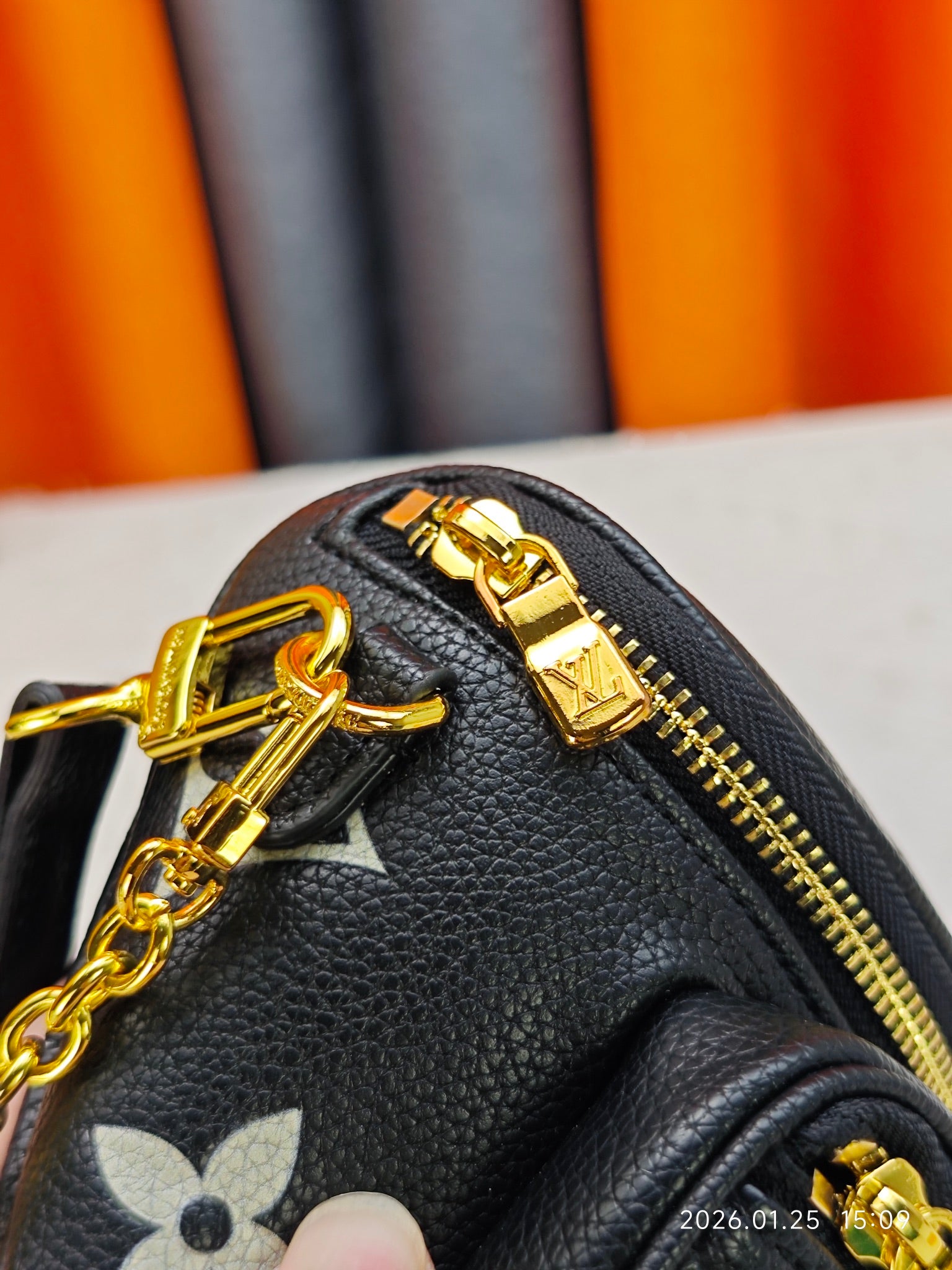 B1P46E76 Popular leather bag