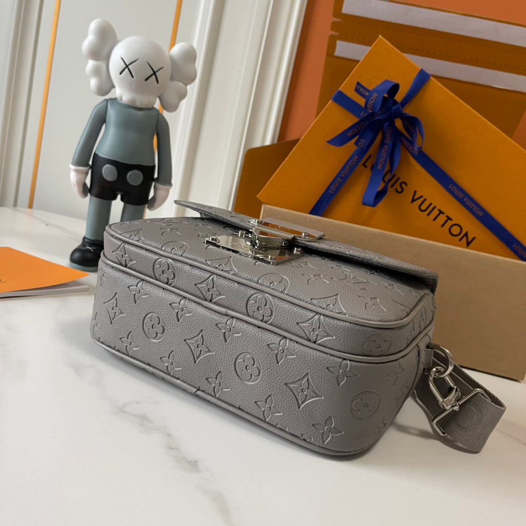 B1W15E38 Popular  leather bag