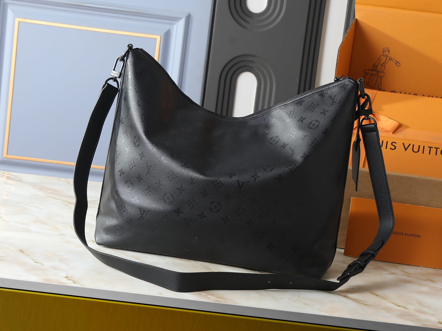 B1P36E24 Popular leather bag