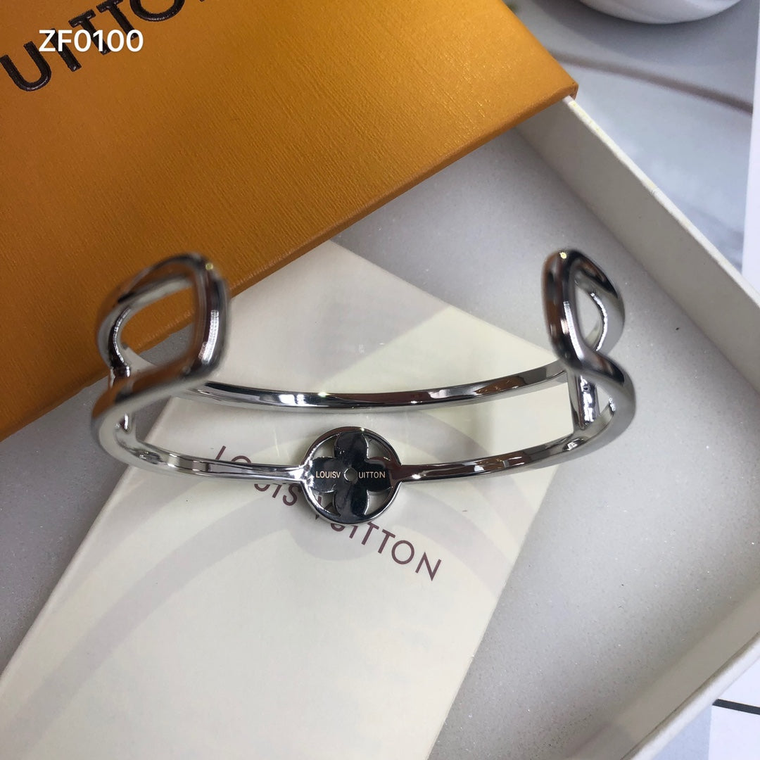 X1Y93E348K  Popular Bracelets