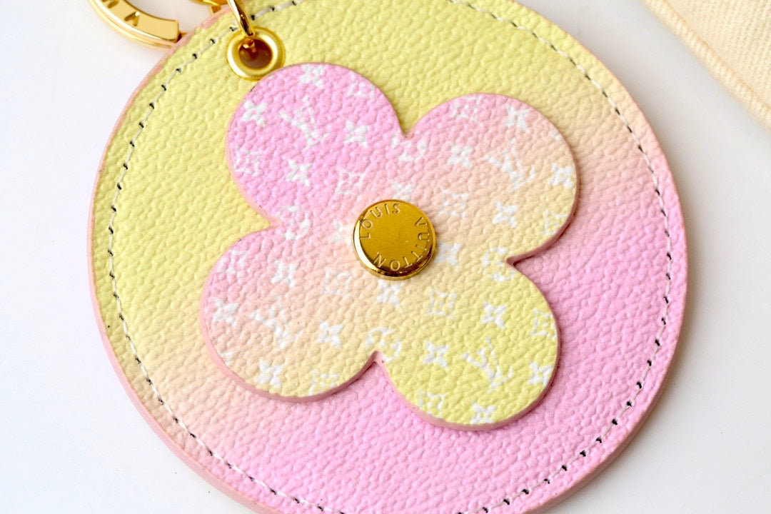 A1Q105E21 Popular bag 's charms accessories