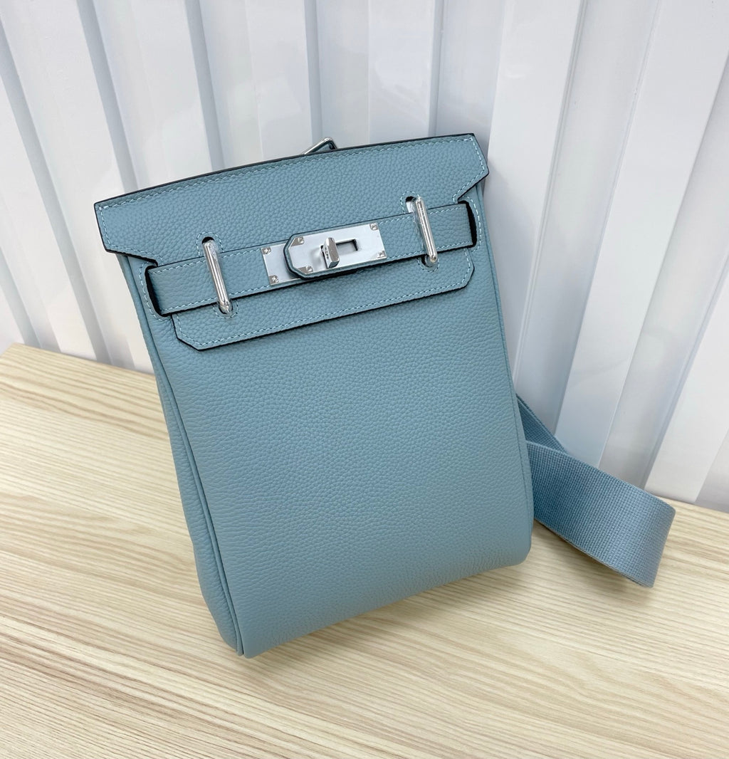 B1P36H46 Popular leather bag