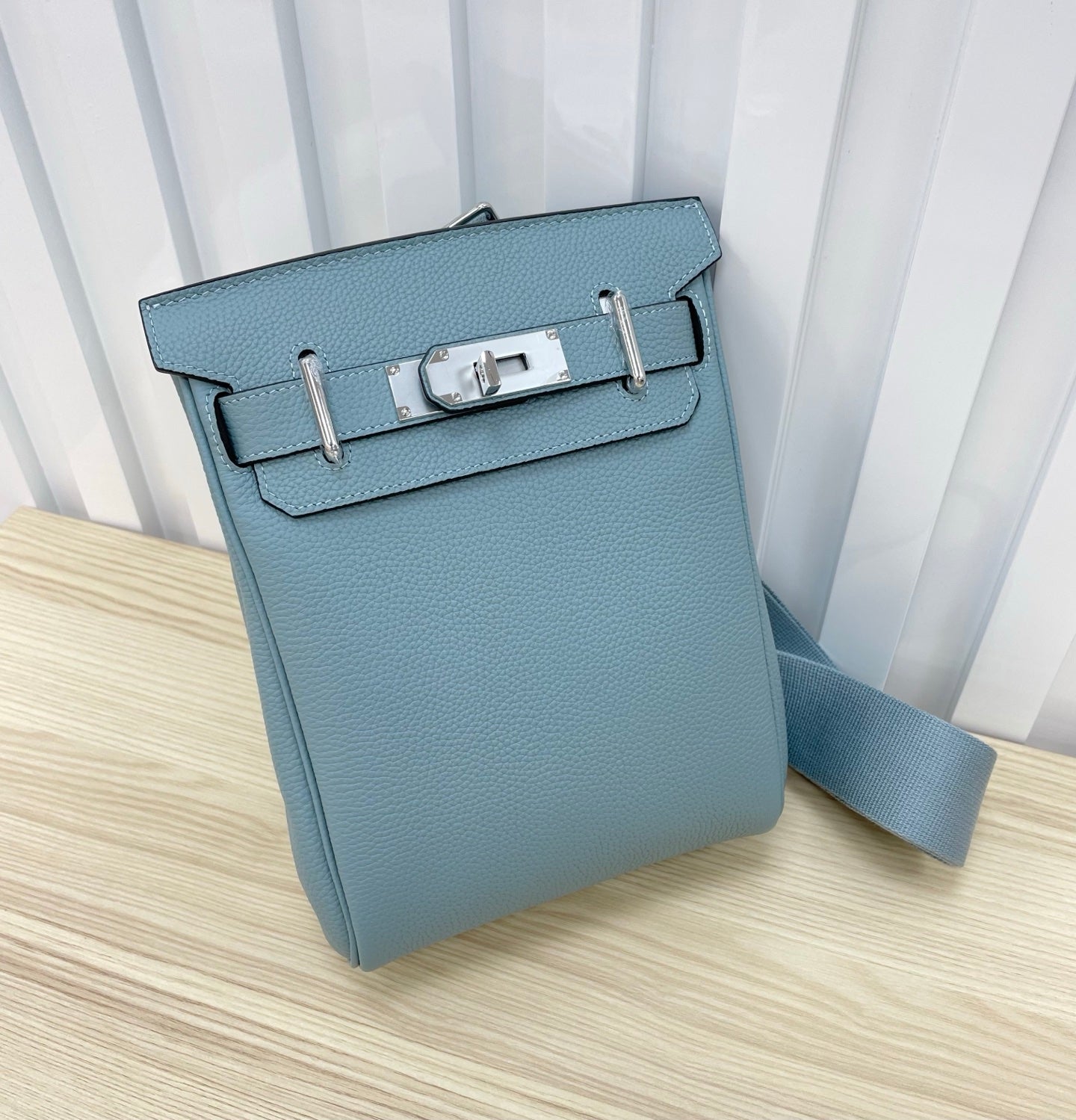 B1P36H46 Popular leather bag