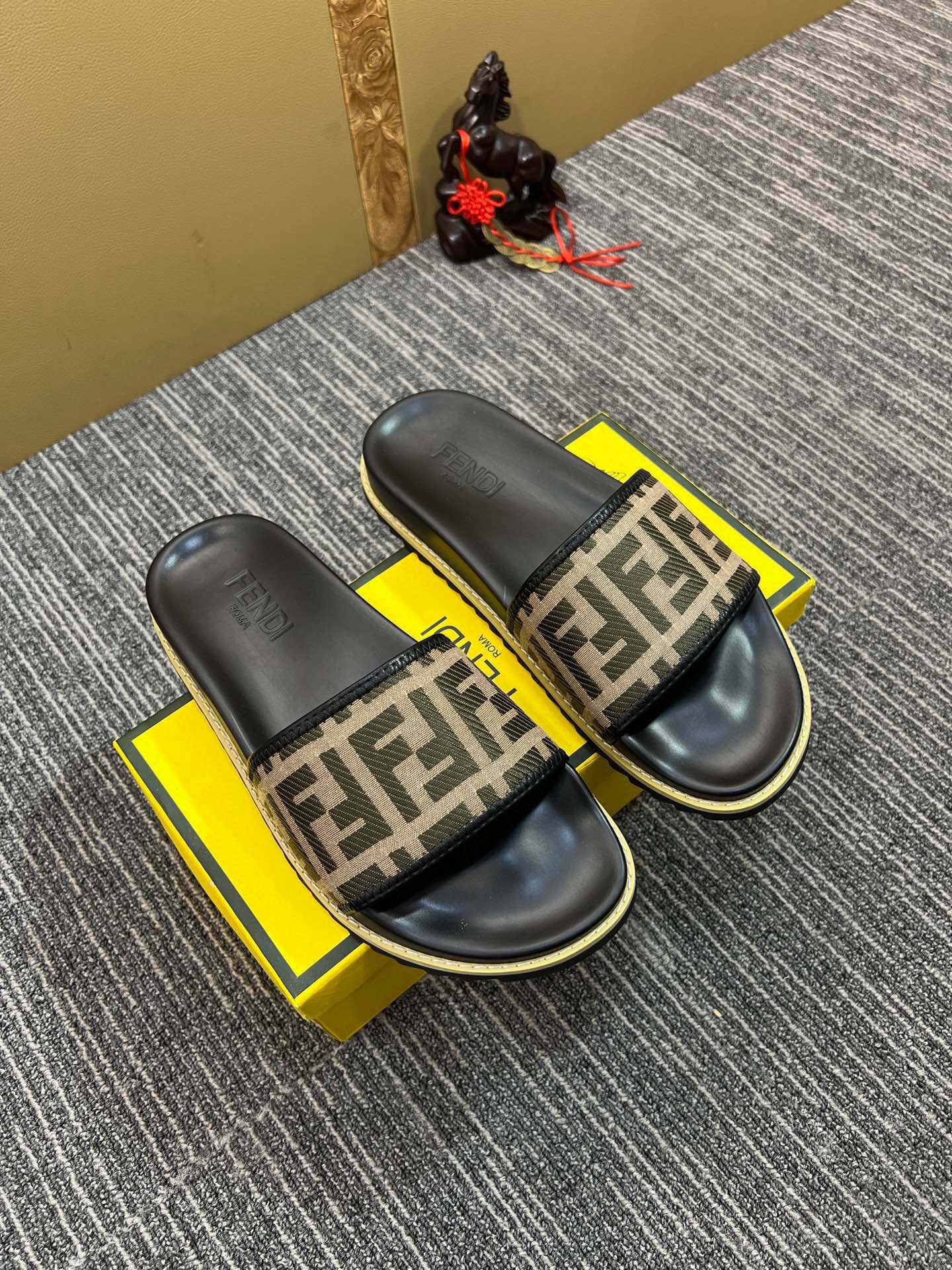 Z5XF105 Popular Slippers