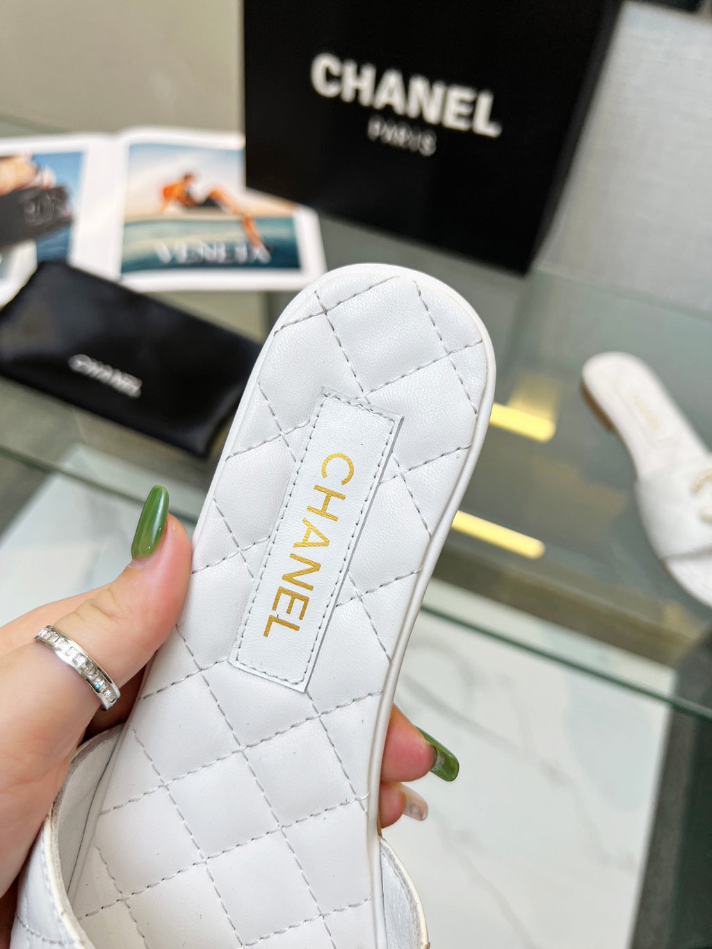 Z2R45C12  Popular genuine leather slippers