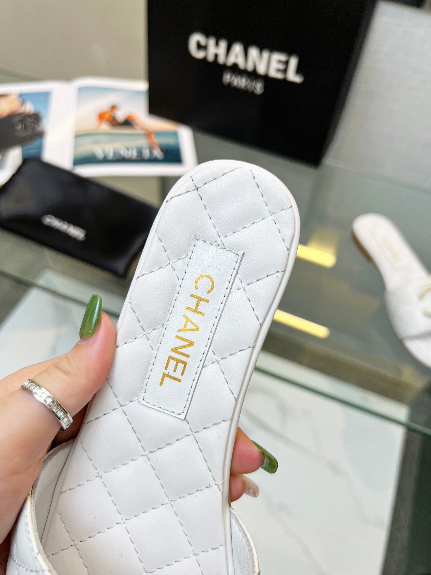 Z2R45C12  Popular genuine leather slippers
