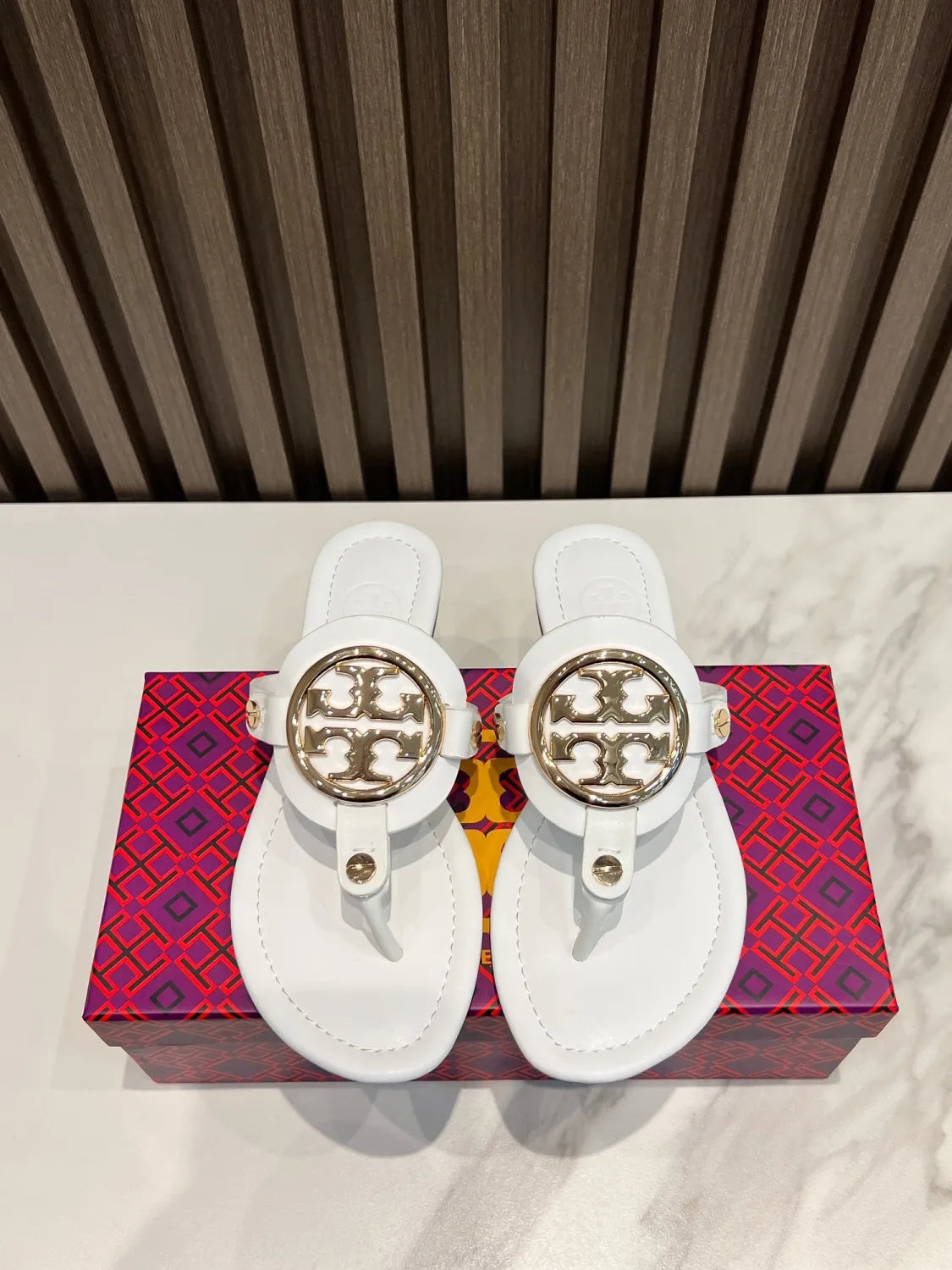 Z2Q55A34  Popular leather shoes