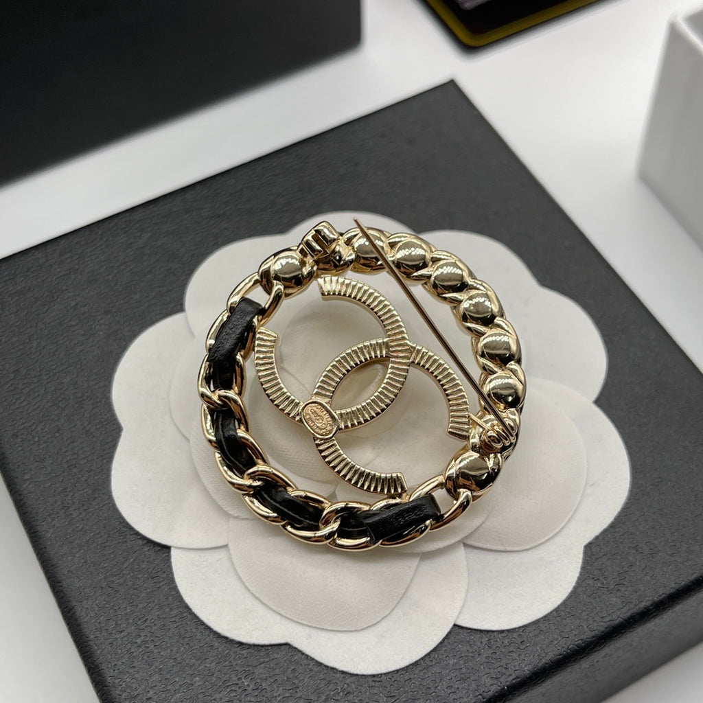 X1ZC893    Popular Brooch