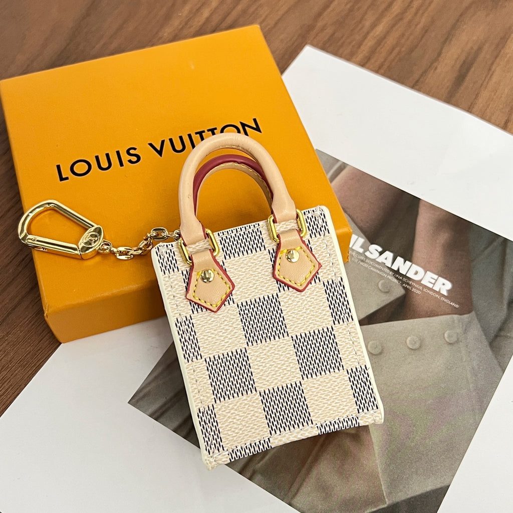 A1Z105ZE7 Popular bag 's charms accessories