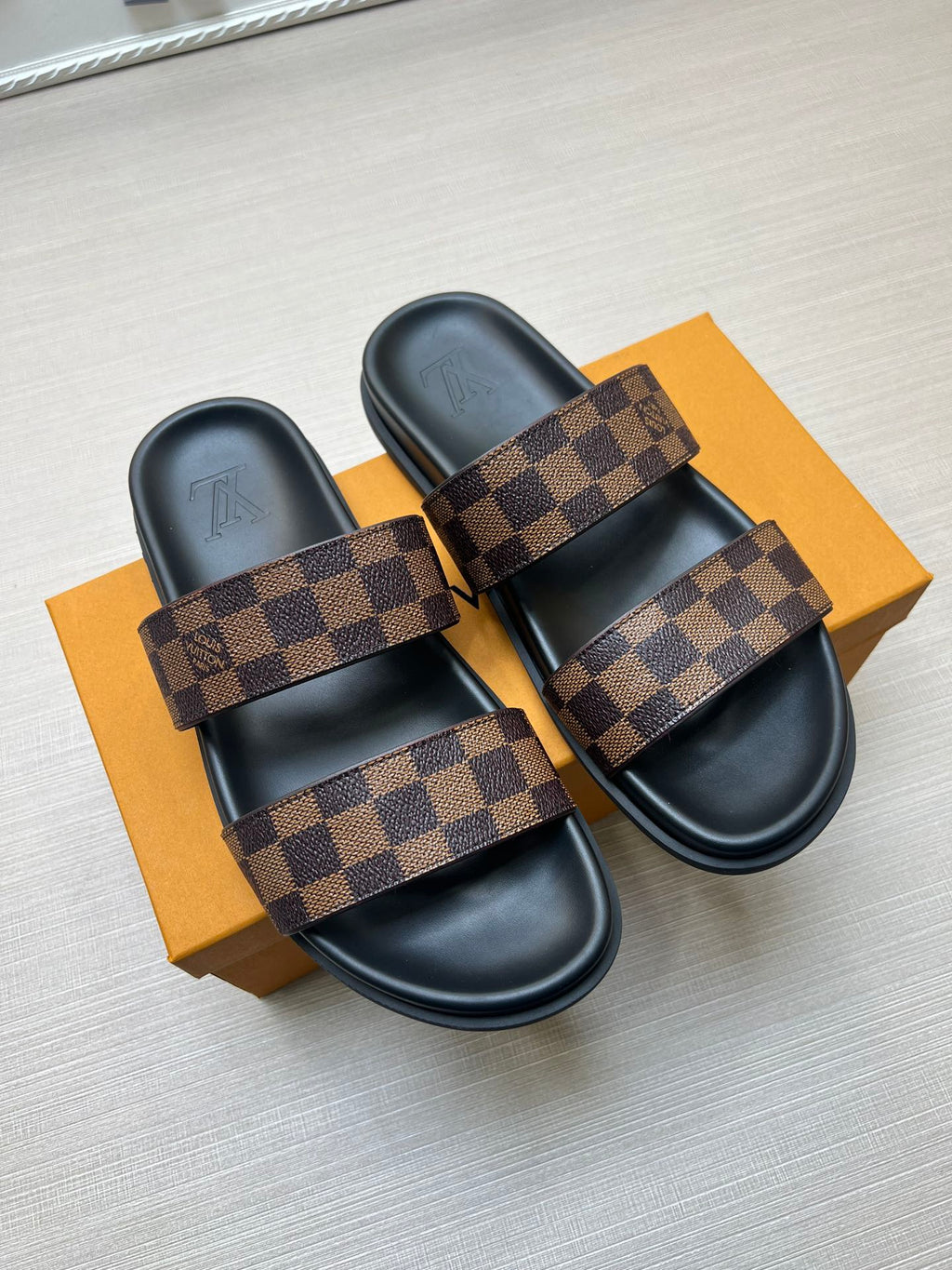 Z5ZE60 Popular slippers