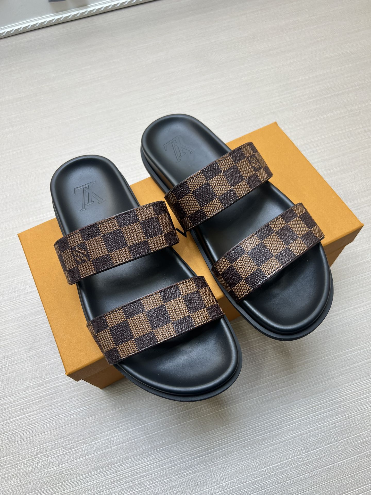 Z5ZE60 Popular slippers