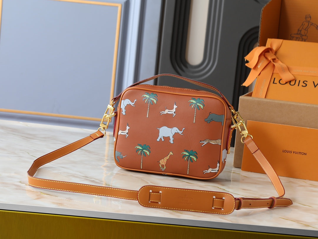 B1P46E109 Popular leather bag