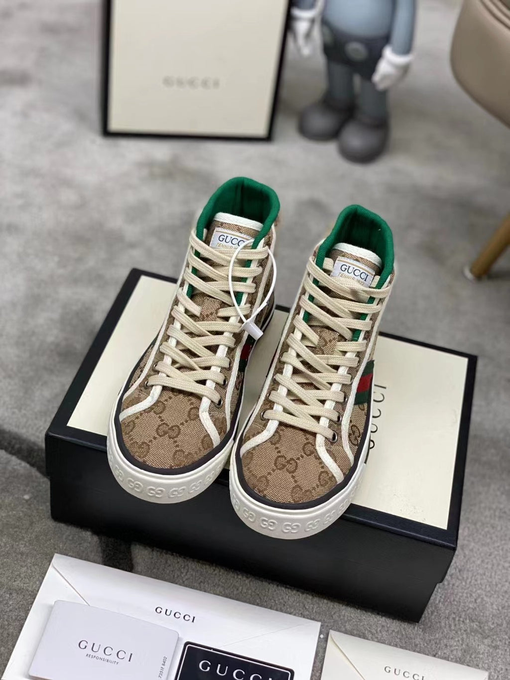 Z2YB47 Popular shoes