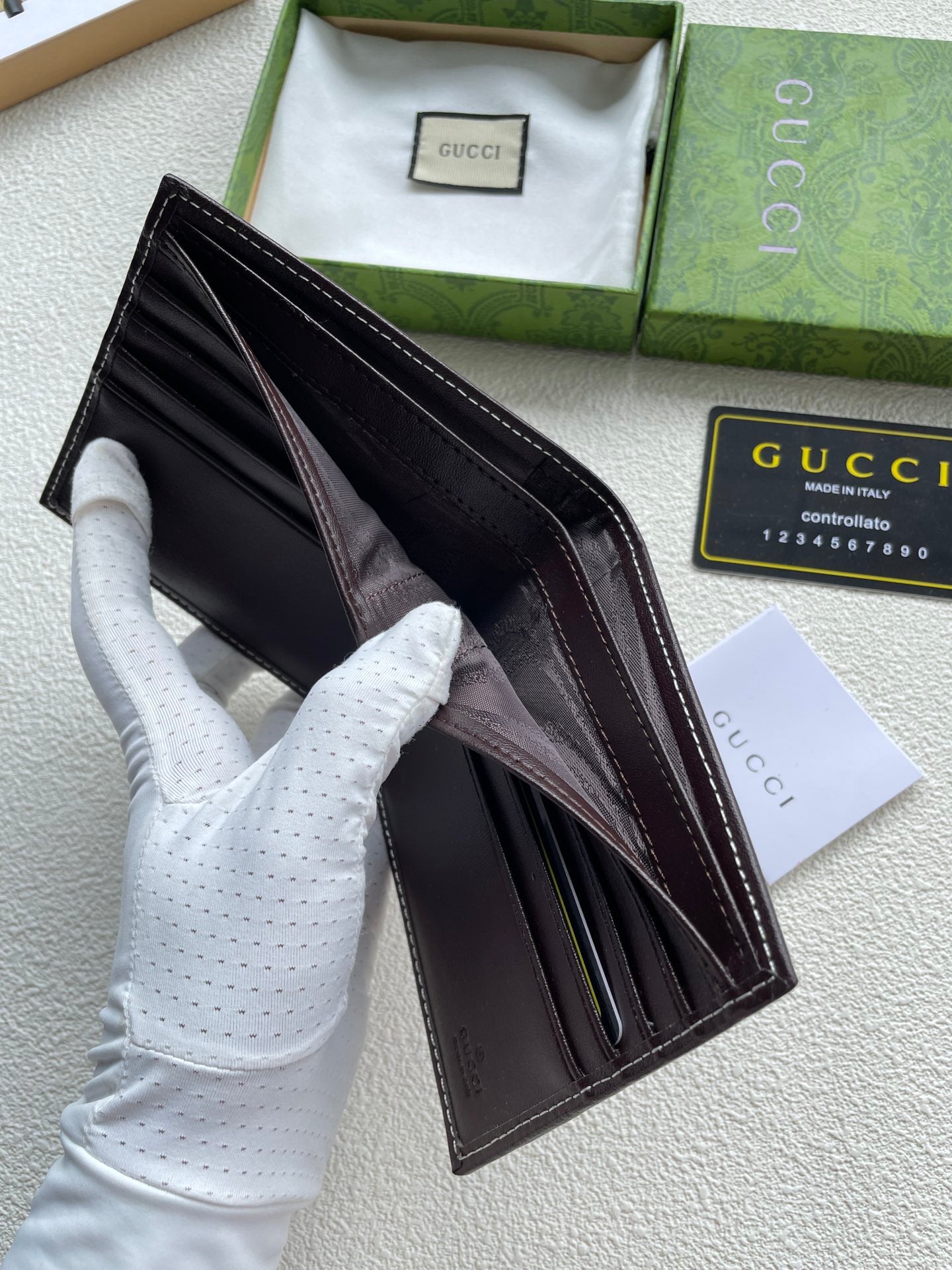 B1X56B9 Popular leather wallets ( with full packaging )