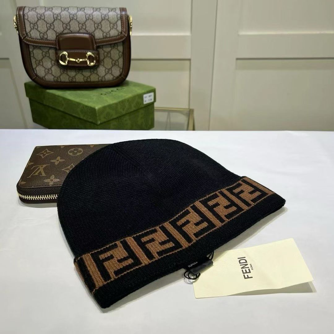 M1R86F44 Popular hats
