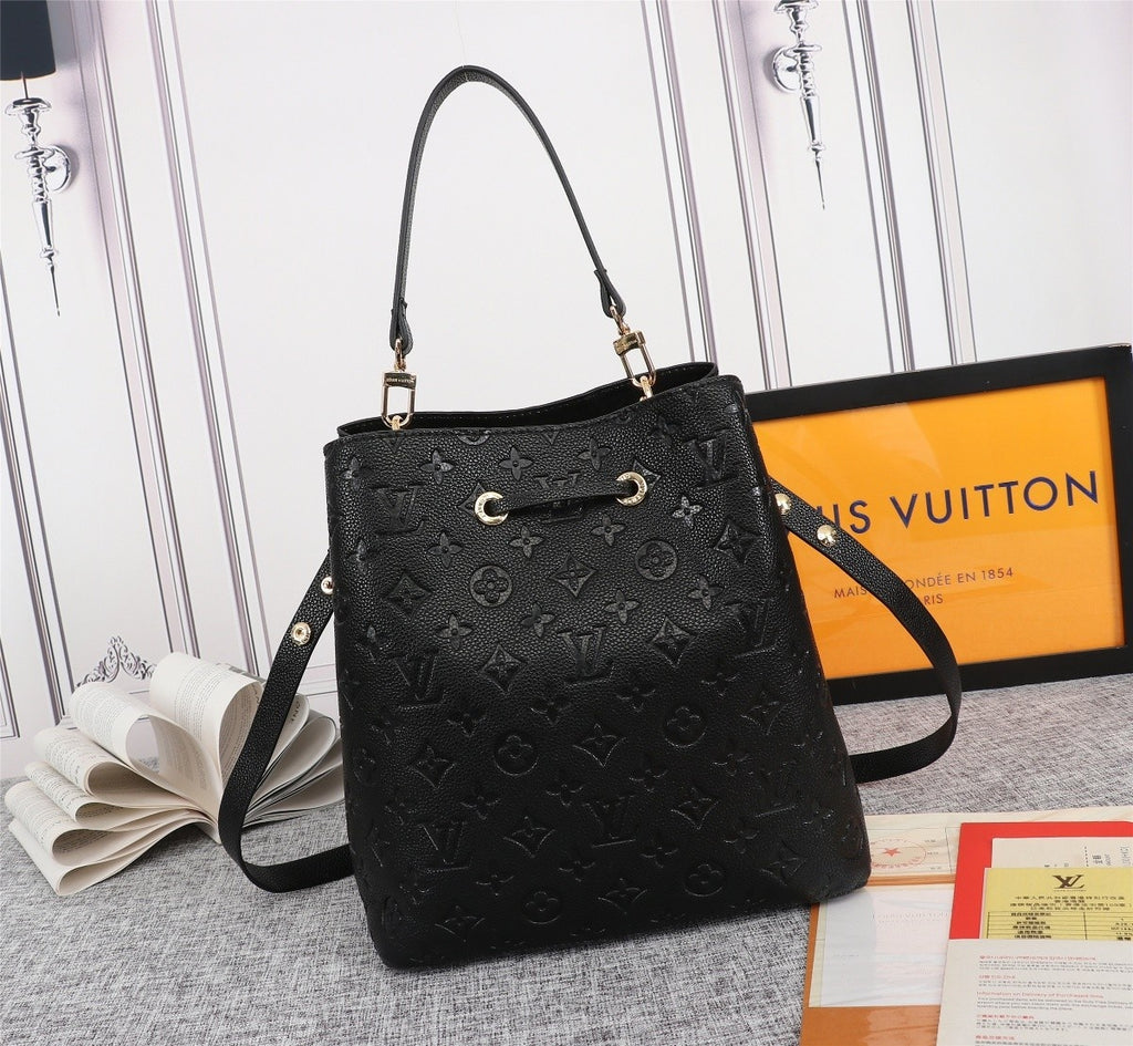 B12X73E60 Popular leather bag 