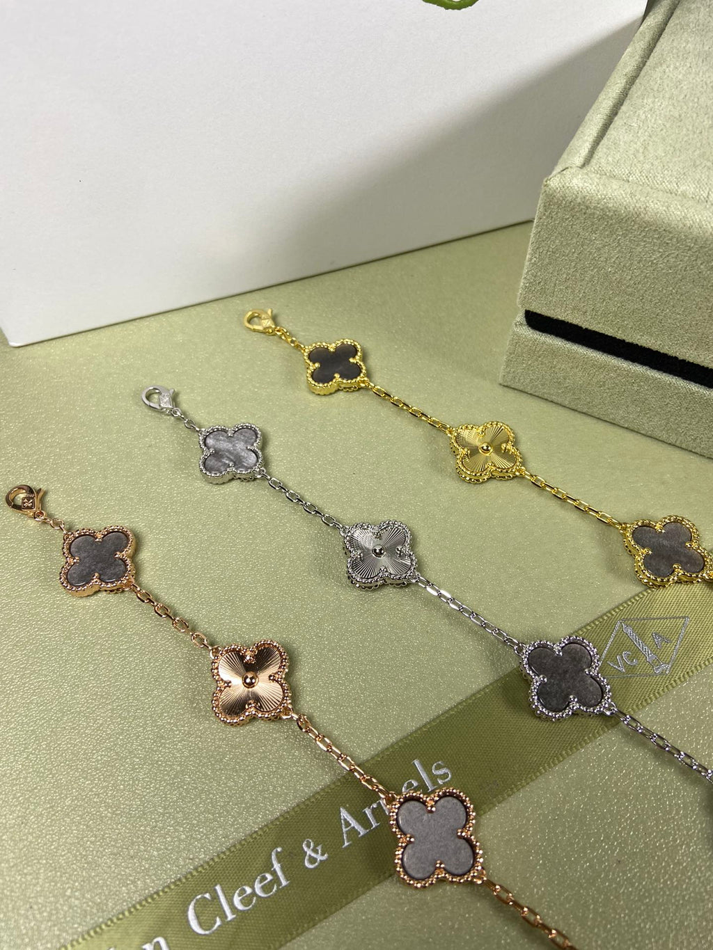 X5X94VA181K  Popular bracelets  5 flowers normal size1.5cm flower