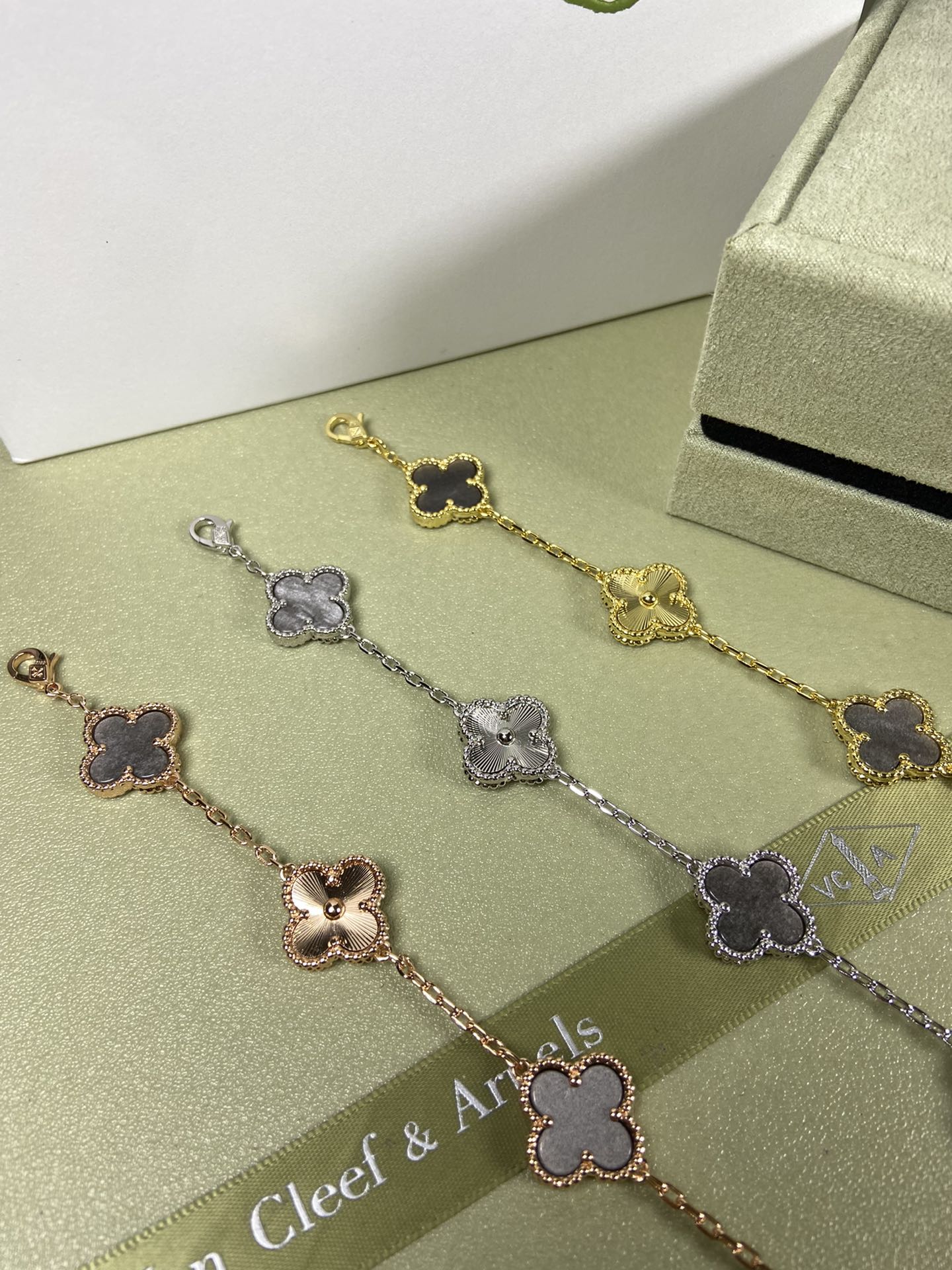 X5X94VA181K  Popular bracelets  5 flowers normal size1.5cm flower