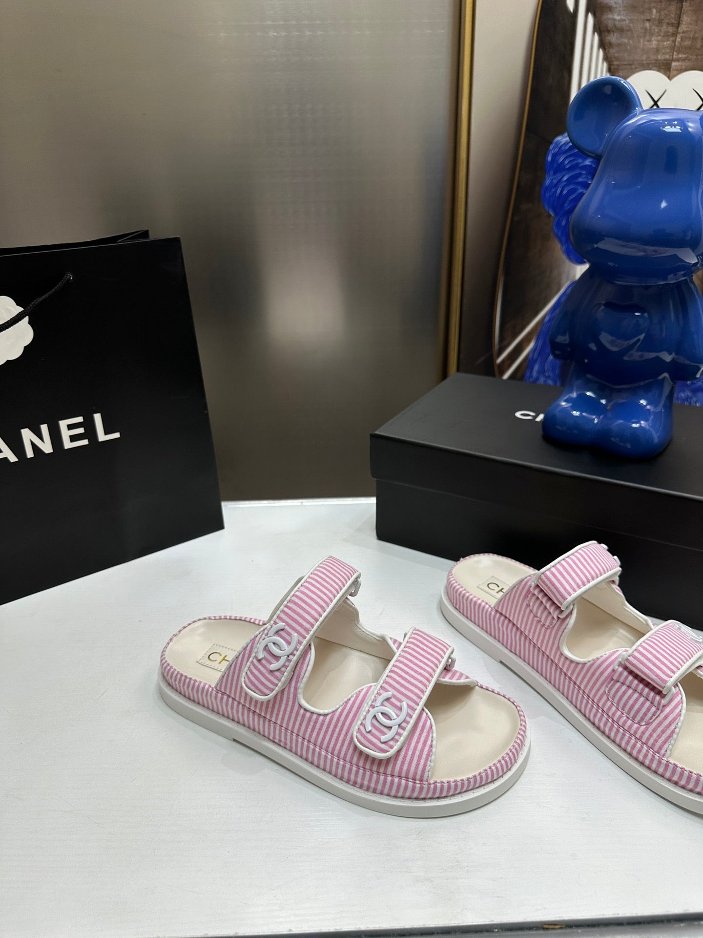 Z1R45C1  Popular sandals
