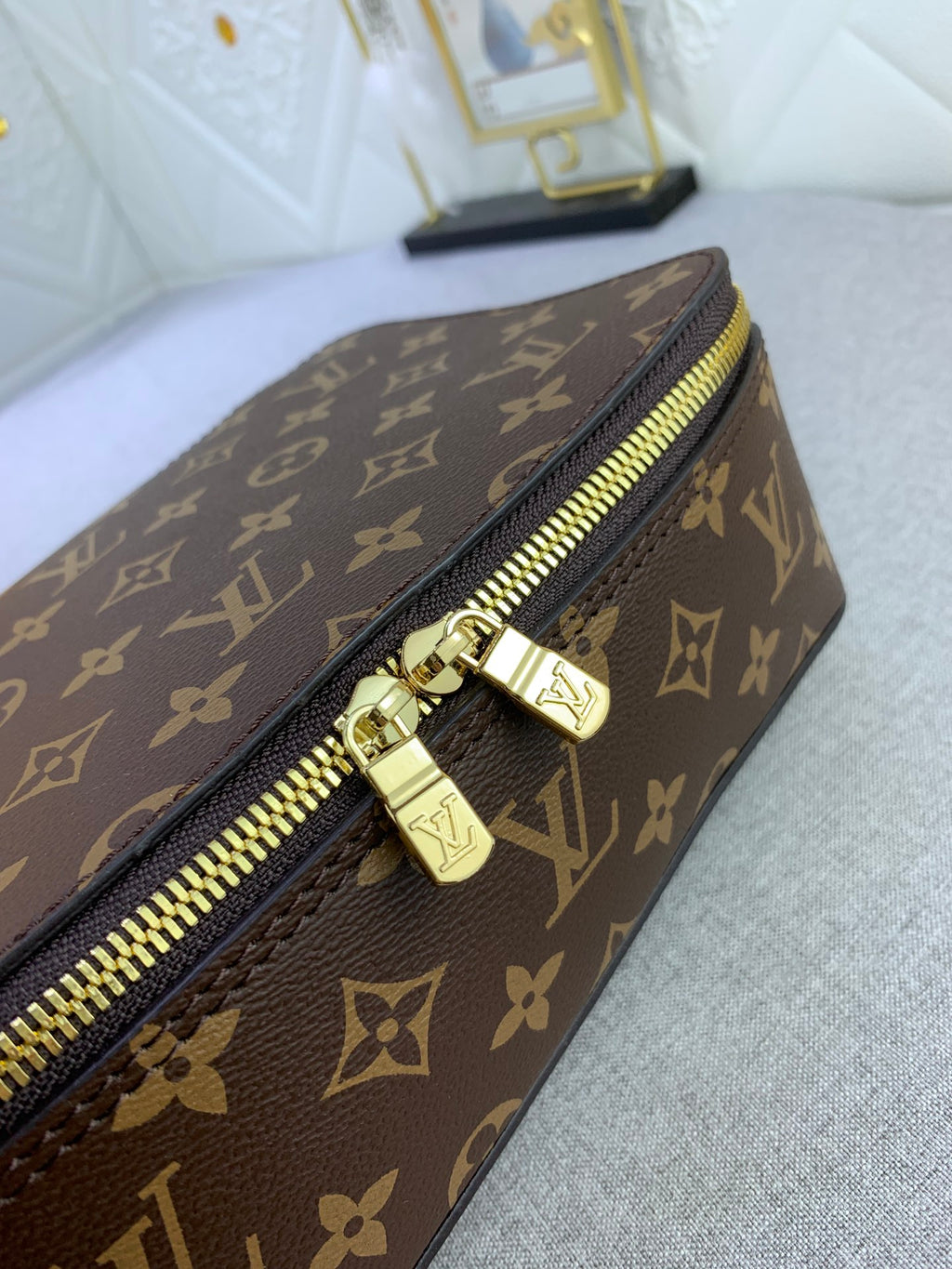 B1X34E272 Popular  leather bag 