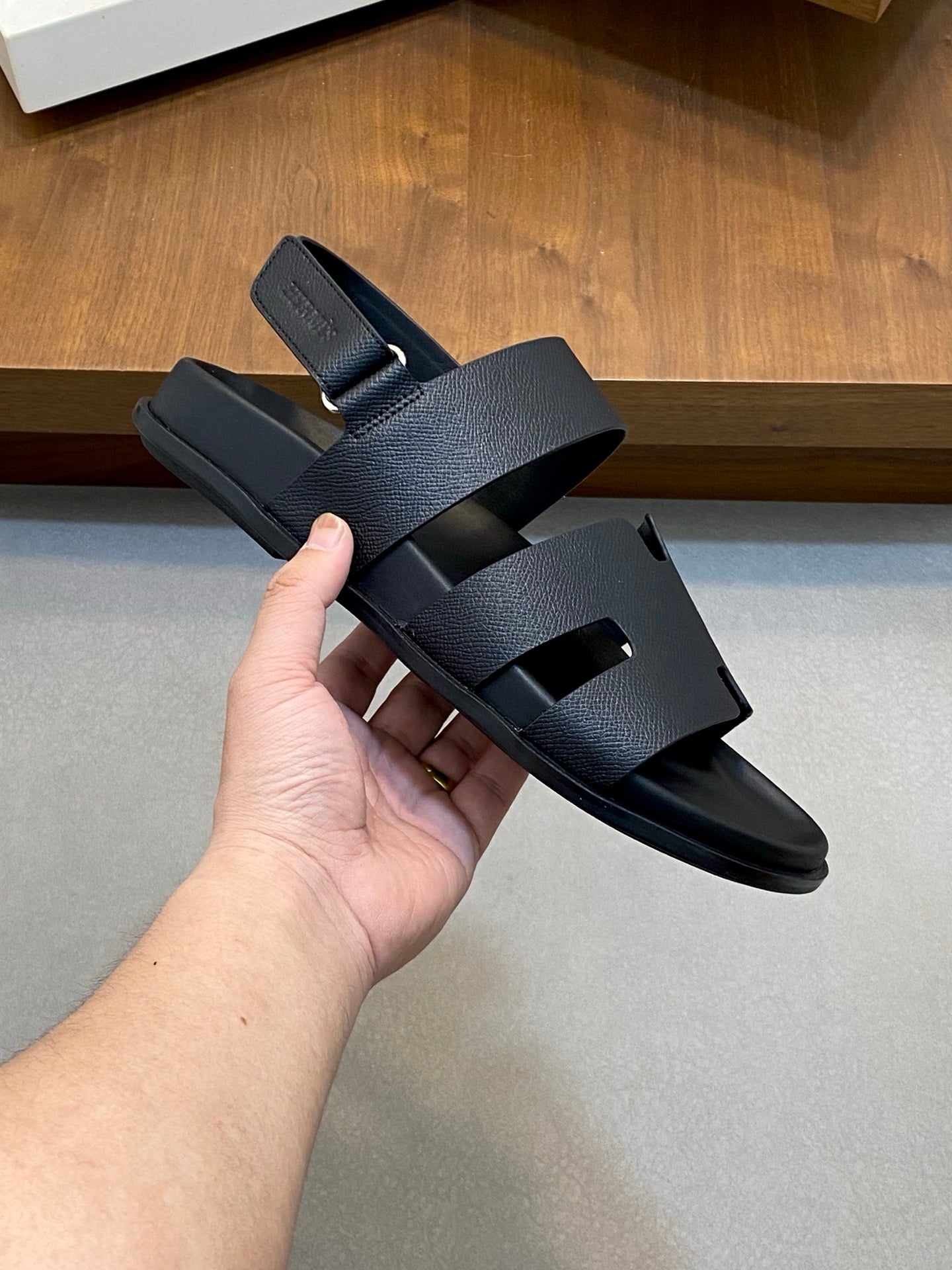 Z2P36H19 Popular high-quality leather Shoes