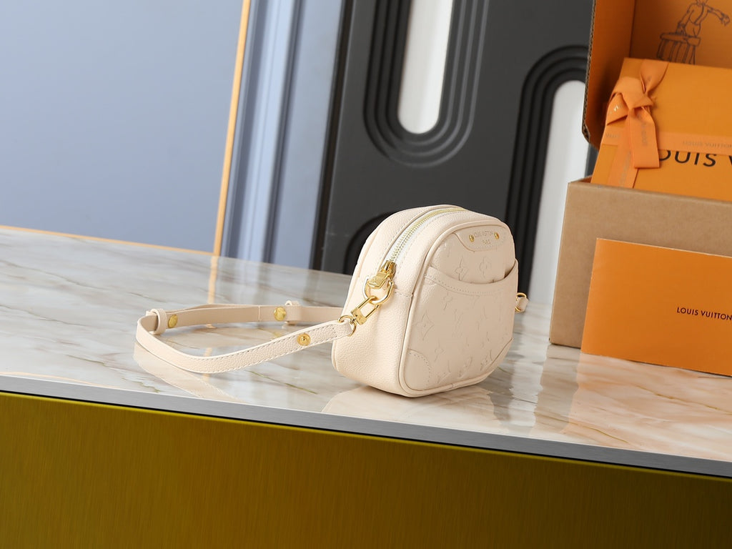 B1R15E147 Popular leather bag