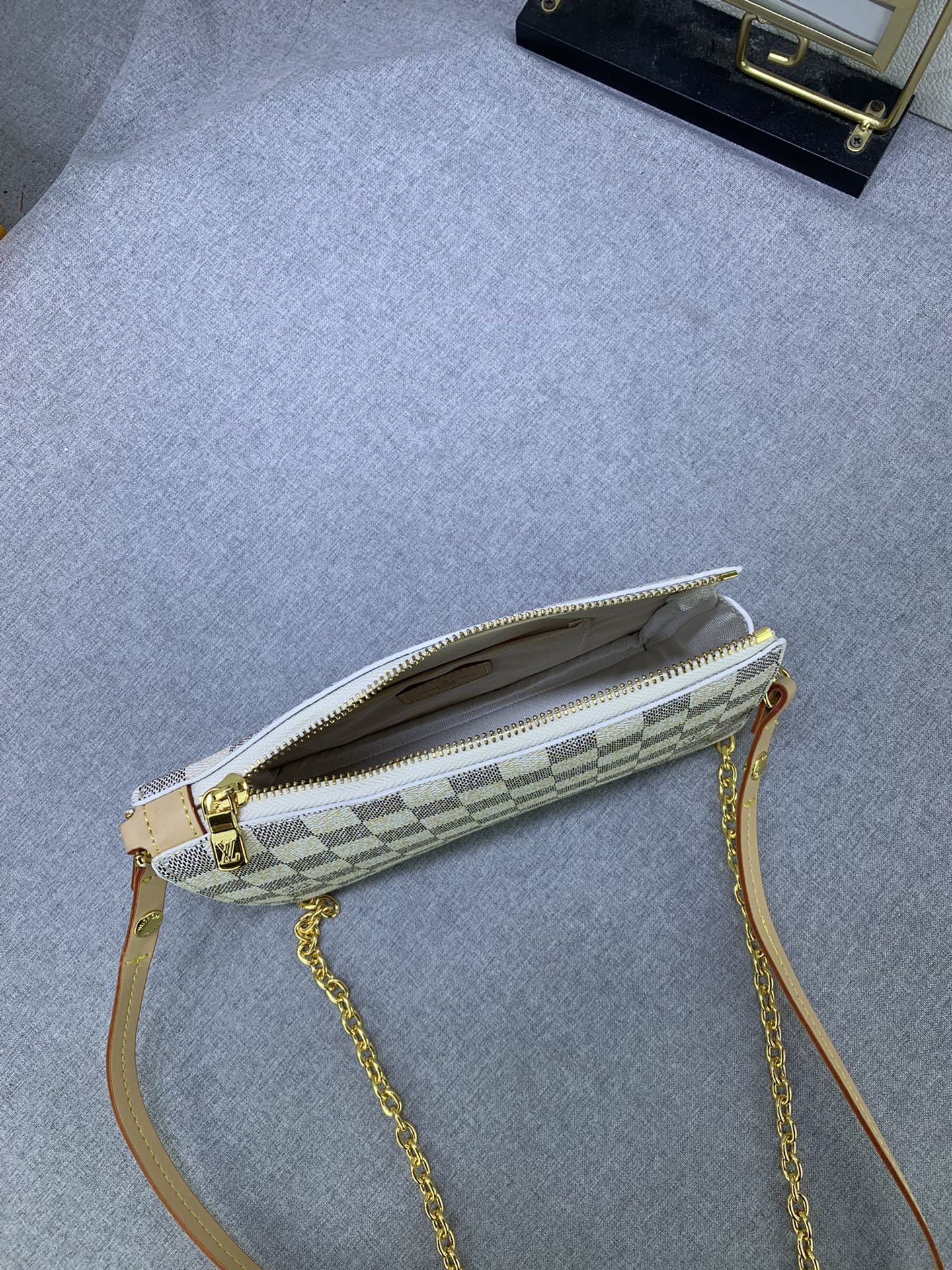 B1X34E275 Popular  leather bag 