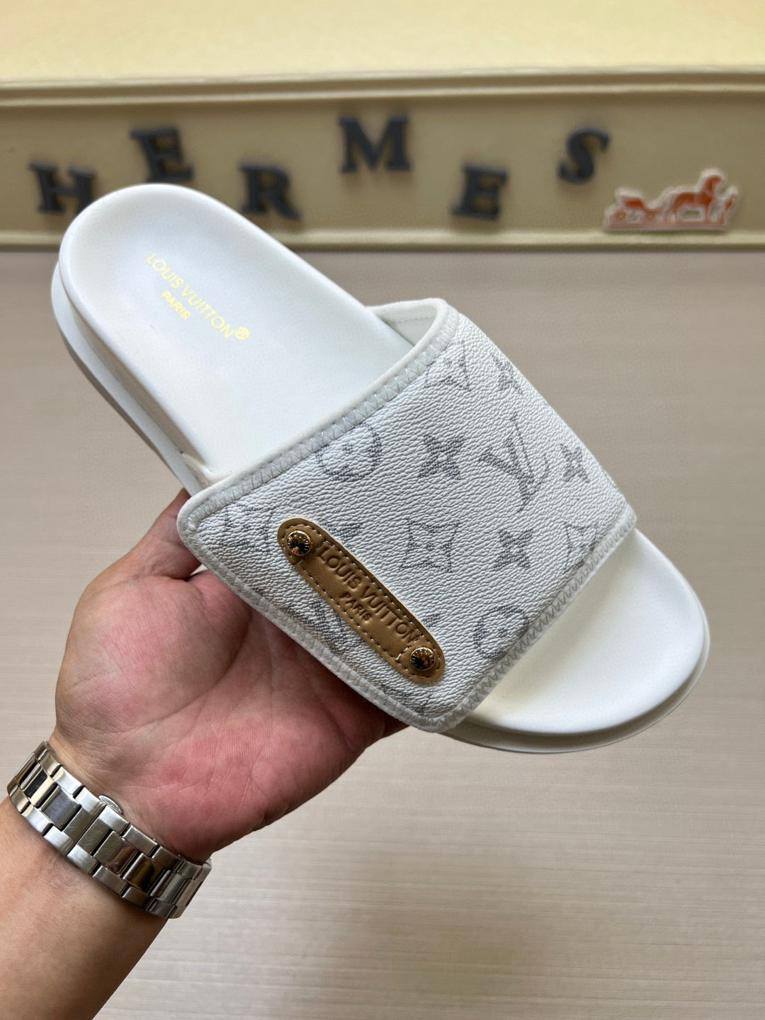 Z5N75E6  Popular Slippers