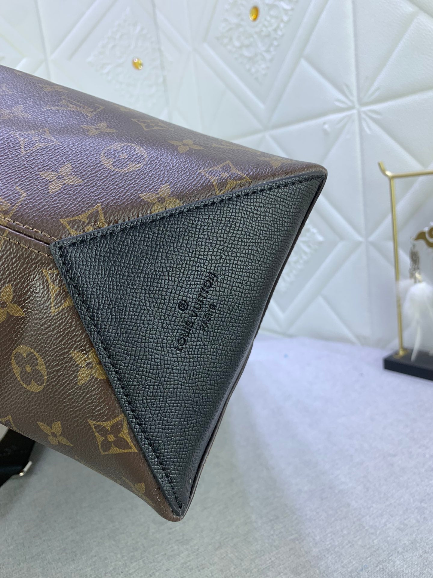 B12X44E350 Popular    leather bag 