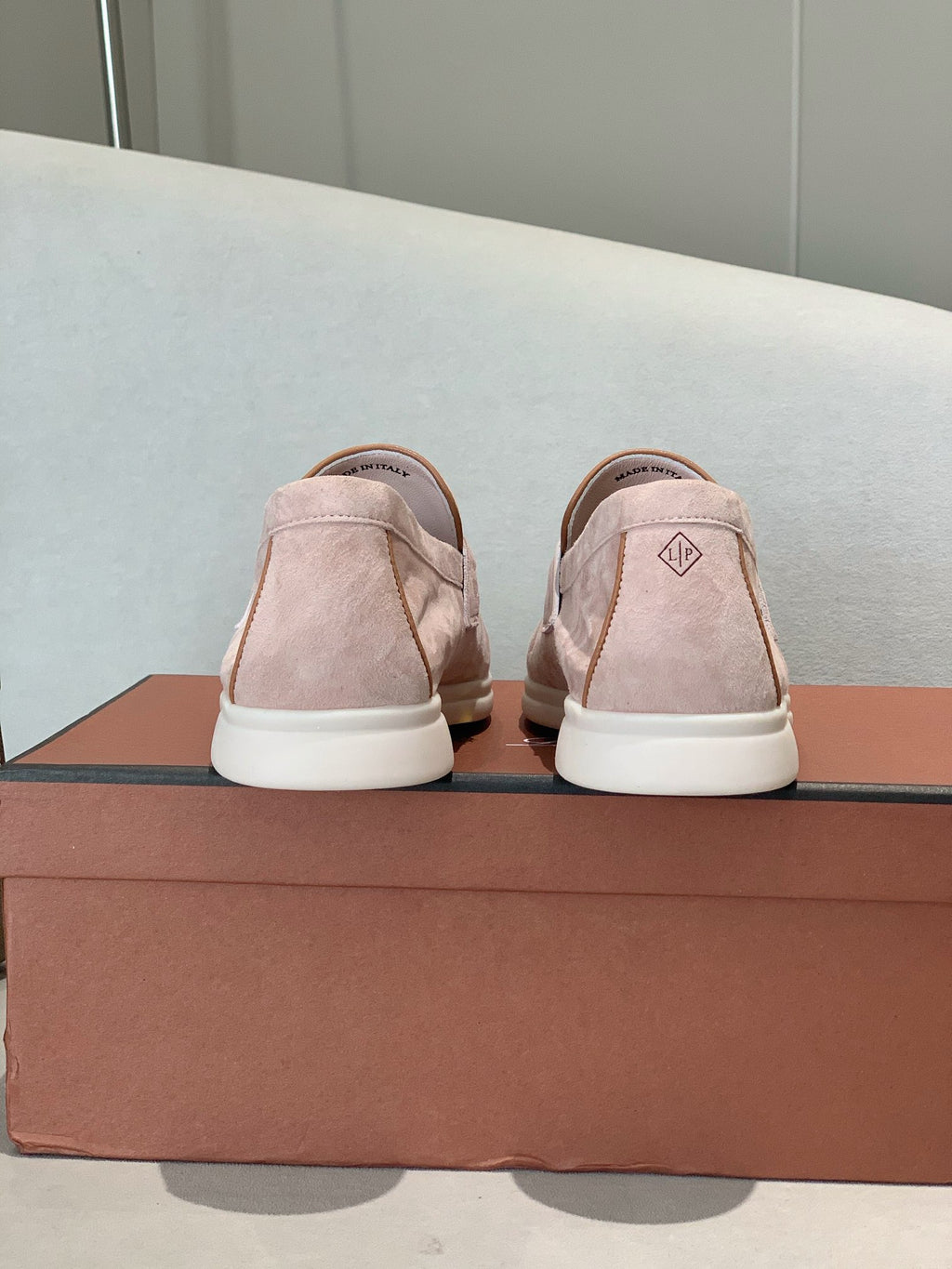 Z2R55A10 Popular high-quality shoes