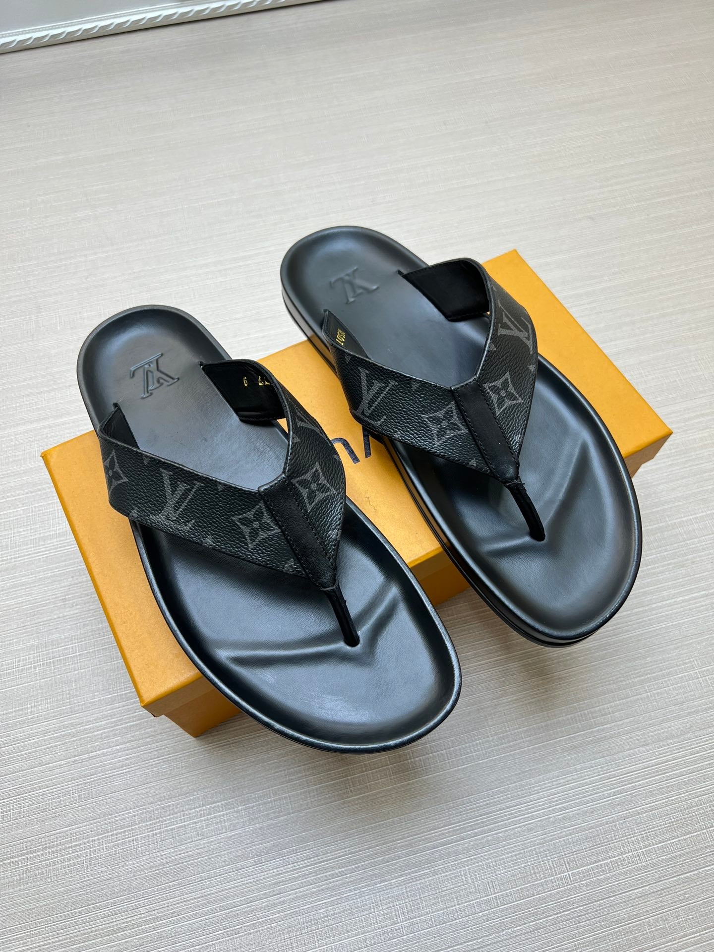 Z5ZE86 Popular slippers