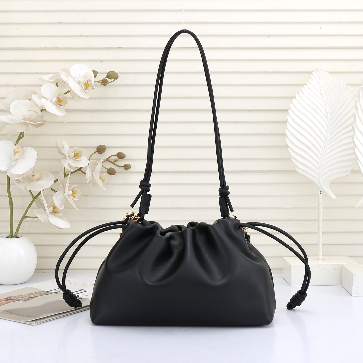 B1R66A8 Popular leather bag