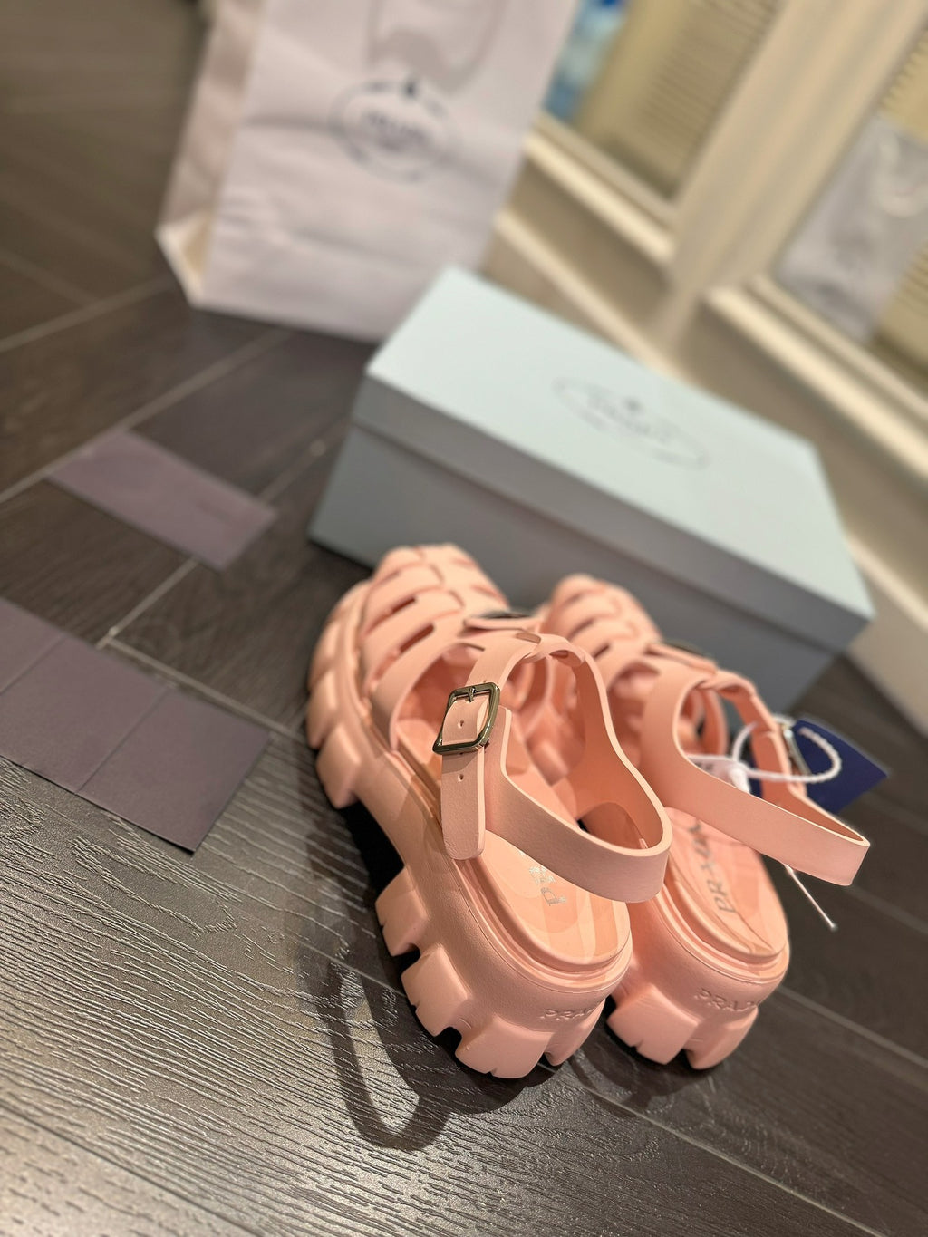 Z2R85P51  Popular high-quality shoes