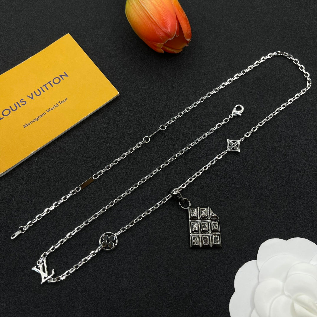 X1Q85E129X Popular Necklace