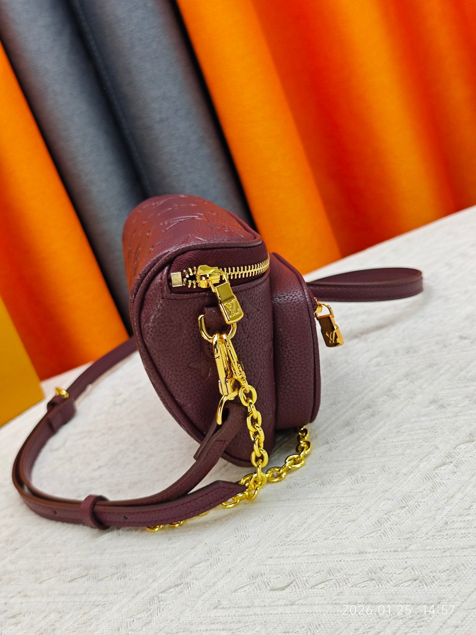 B1P46E75 Popular leather bag