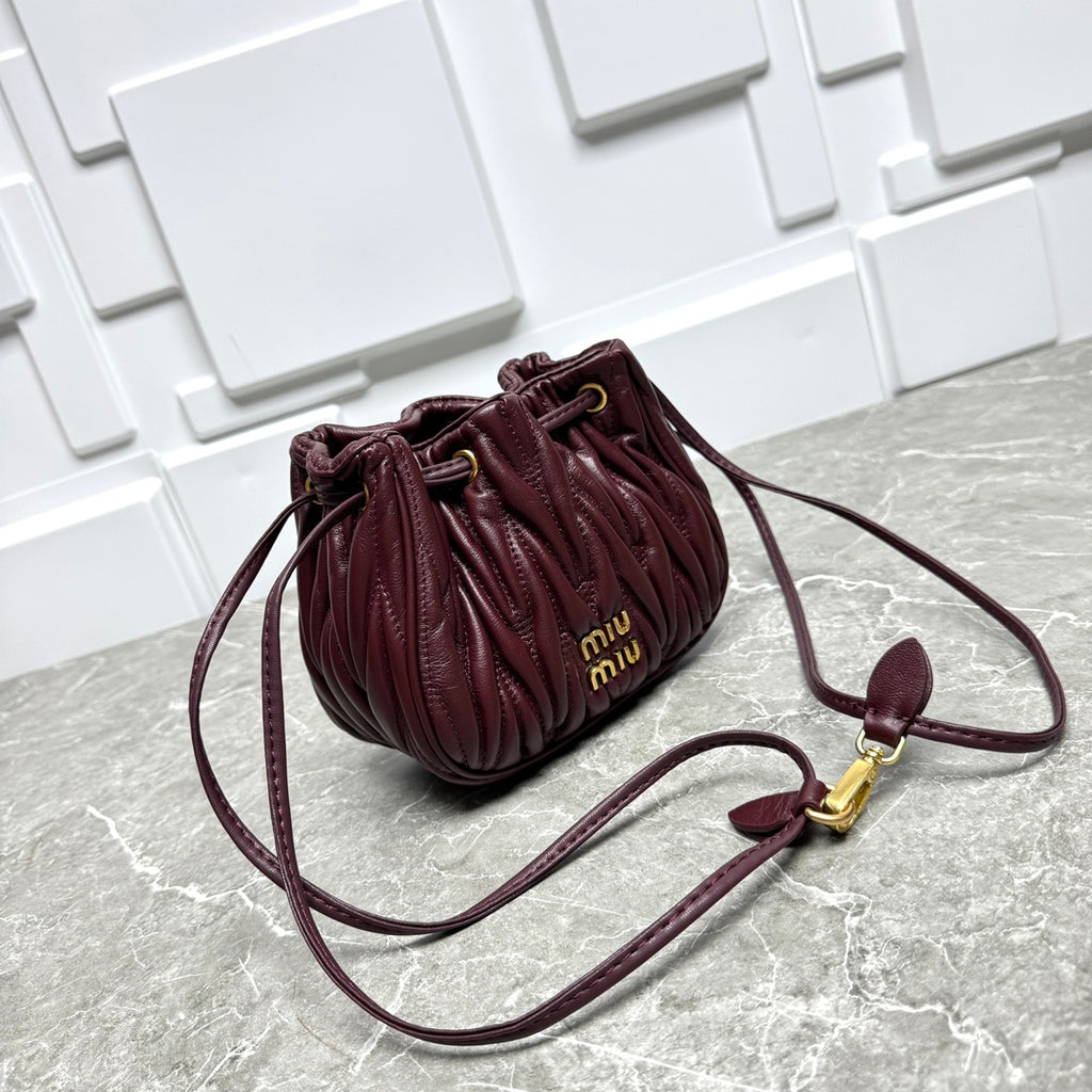 B1P36A81 Popular leather bag