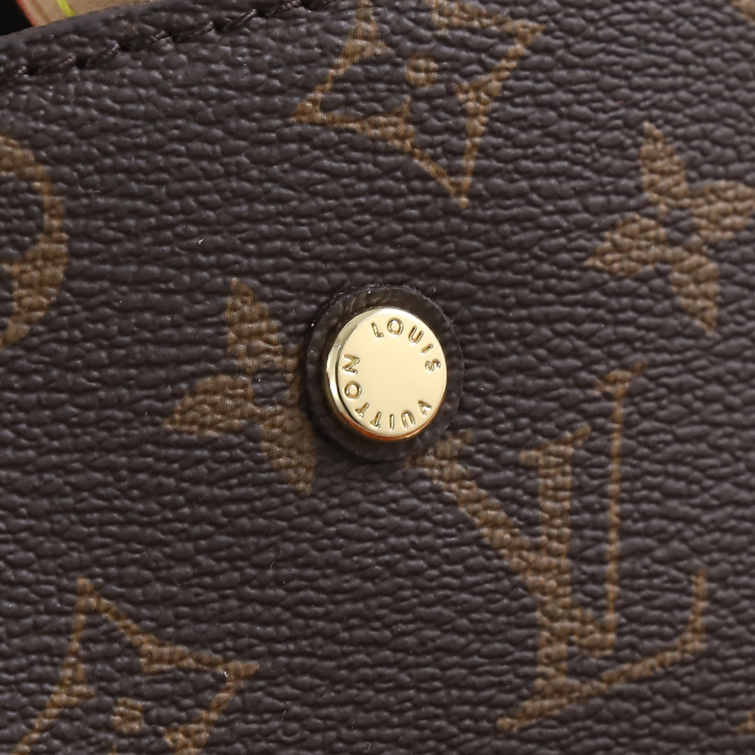 B12X44E317 Popular   leather bag 